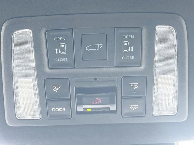 Toyota VOXY HYBRID S−Z photo 4