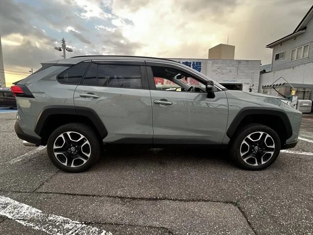 Toyota RAV4 4WD アドベンチャー photo 4