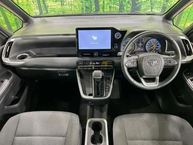 Toyota VOXY HYBRID S−G photo 2