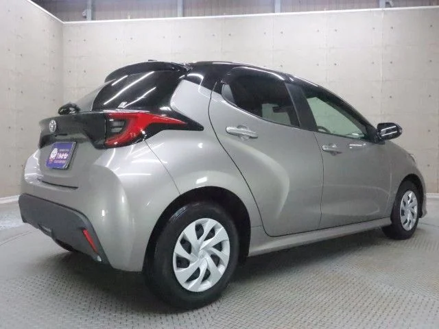 Toyota YARIS G photo 2