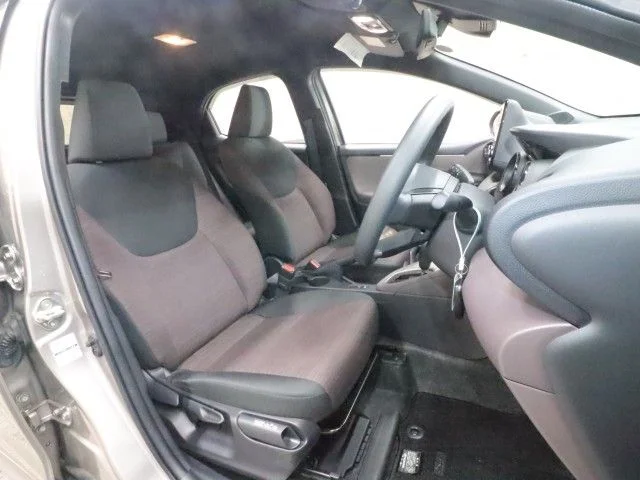 Toyota YARIS G photo 4