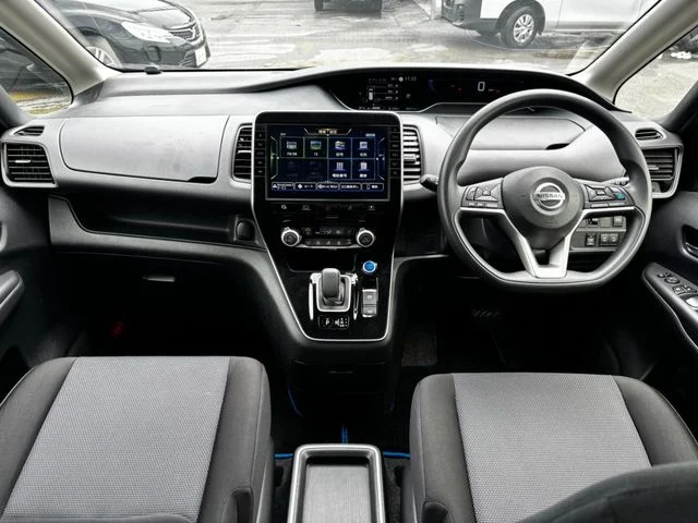 Nissan SERENA WG e−POWER　XV photo 2