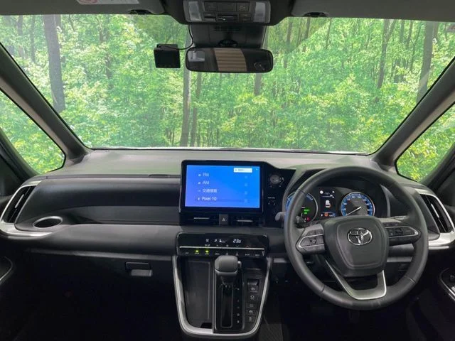 Toyota NOAH HYBRID S−G photo 2