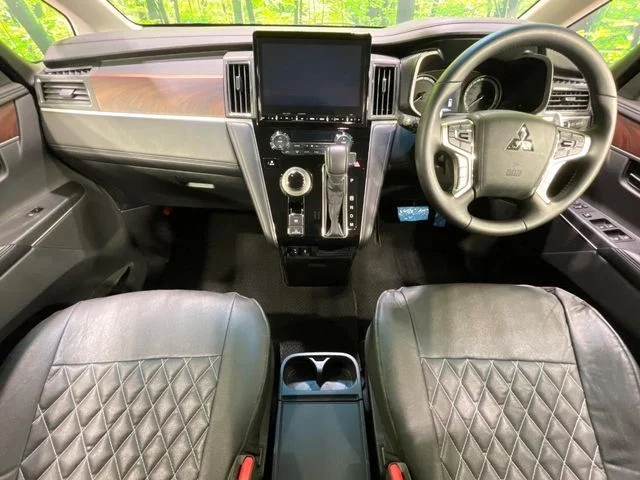 Mitsubishi DELICA D:5 4WD P photo 2