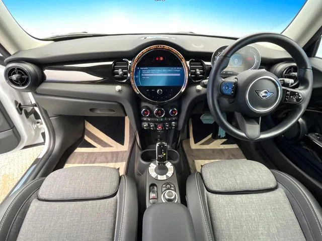 Bmw MINI COOPER D プレミアムプラスライン photo 2