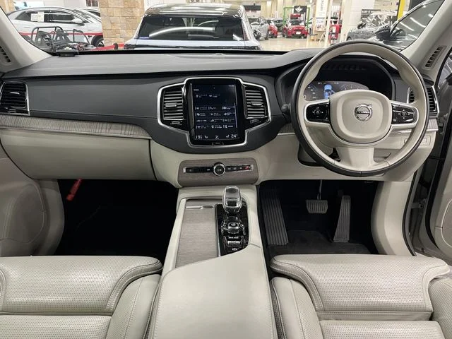 Volvo VOLVO XC90 B6　AWD　インスクリプション photo 2