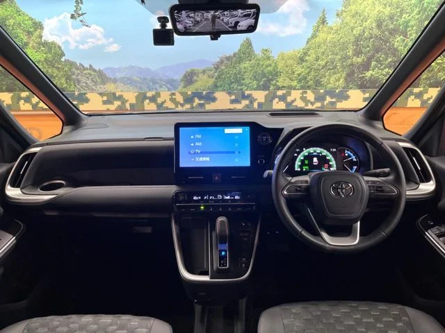 Toyota VOXY HYBRID S−Z photo 2
