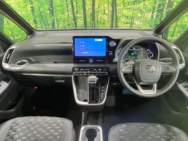 Toyota VOXY HYBRID S−Z photo 2