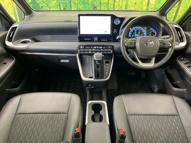 Toyota NOAH HYBRID S−Z photo 2