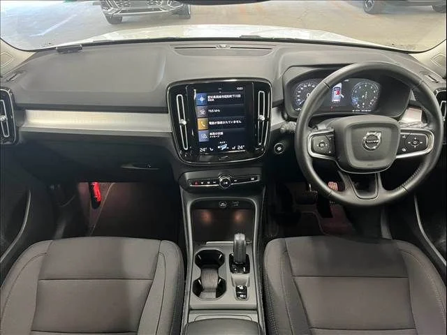 Volvo VOLVO XC40 B4　AWD　モメンタム photo 2