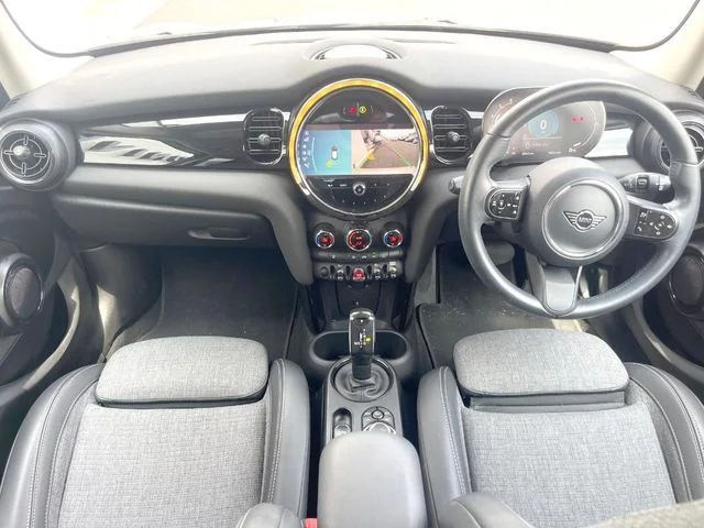 Bmw MINI COOPER D 5DOOR ベースグレード photo 2