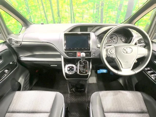 Toyota VOXY ZS　煌2 photo 2