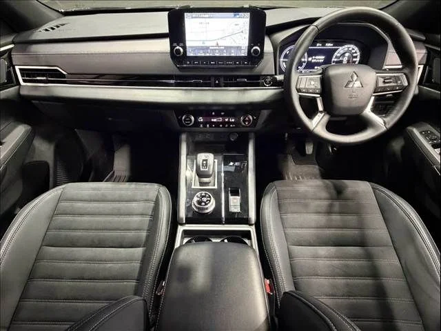 Mitsubishi OUTLANDER PHEV ブラックエディション photo 2