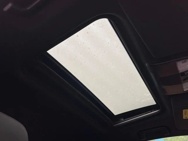 Mitsubishi OUTLANDER PHEV Sエディション photo 3