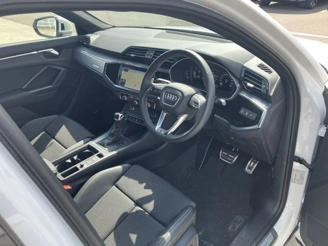 Audi AUDI Q3 SPORTBACK 35　TDI　クワトロ　Sライン photo 2