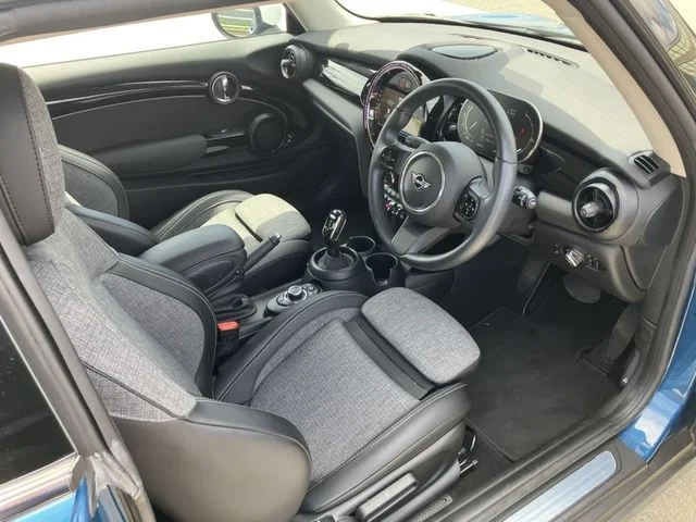 Bmw MINI COOPER D ベースグレード photo 2