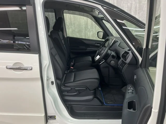 Nissan SERENA WG eパワーハイウェイスターV photo 4