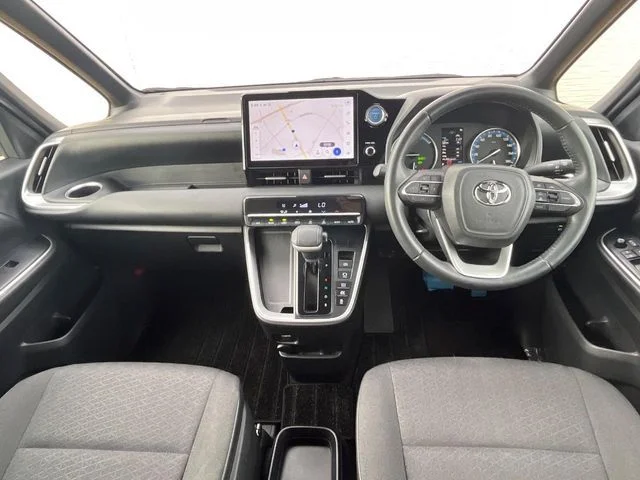 Toyota VOXY HYBRID S−G photo 2