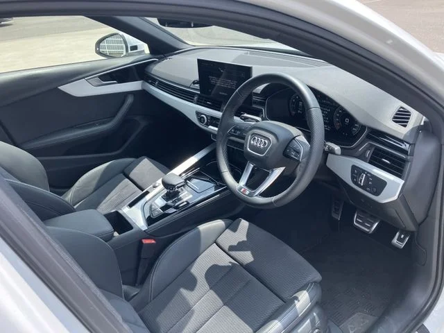Audi AUDI A4 35　TFSI　Sライン photo 2