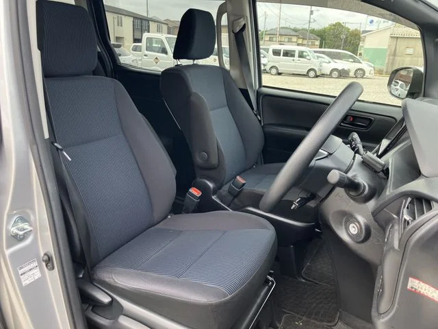 Toyota NOAH X photo 2