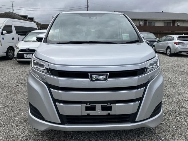 Toyota NOAH X photo 4