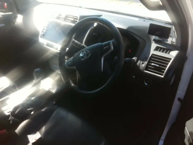 Toyota LANDCRUISER PRADO TX　Lパッケージ photo 2