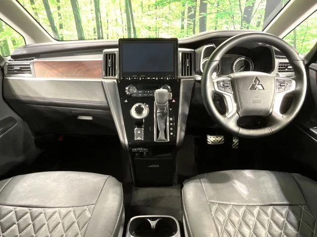 Mitsubishi DELICA D:5 4WD P photo 2