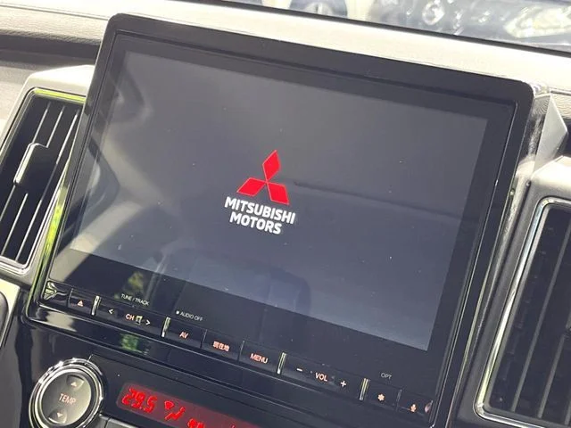 Mitsubishi DELICA D:5 4WD P photo 3