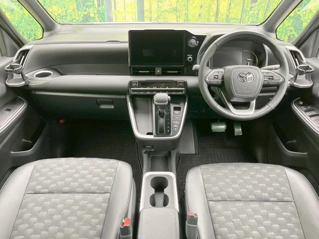 Toyota VOXY HYBRID S−Z photo 2