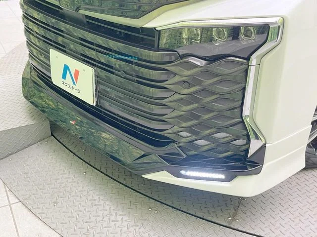 Toyota VOXY HYBRID S−Z photo 3