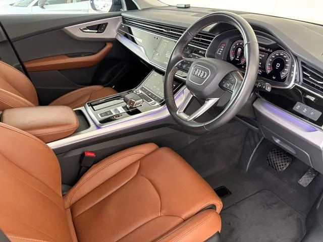 Audi AUDI Q8 55　TFSI　クワトロ　ラグジュアリー photo 2