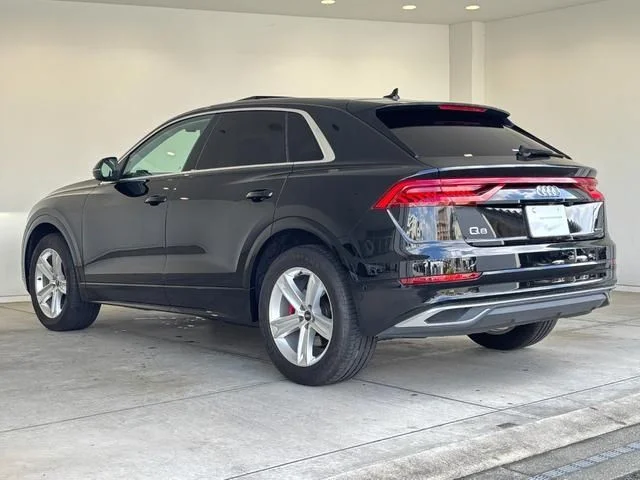 Audi AUDI Q8 55　TFSI　クワトロ　ラグジュアリー photo 3