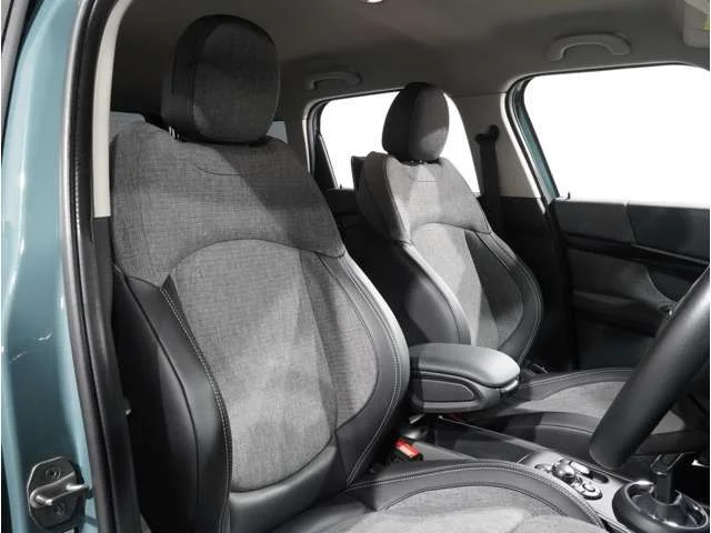 Bmw MINI COOPER D CROSSOVER ベースグレード photo 4