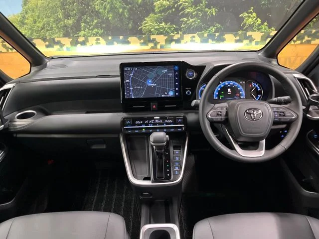 Toyota NOAH HYBRID S−Z photo 2
