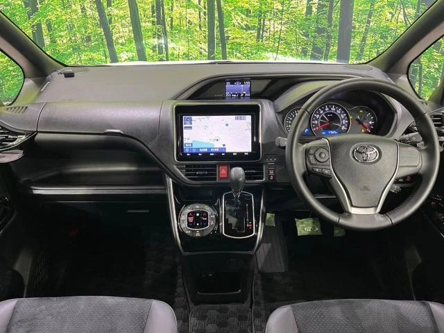 Toyota VOXY 4WD ZS　煌3 photo 2
