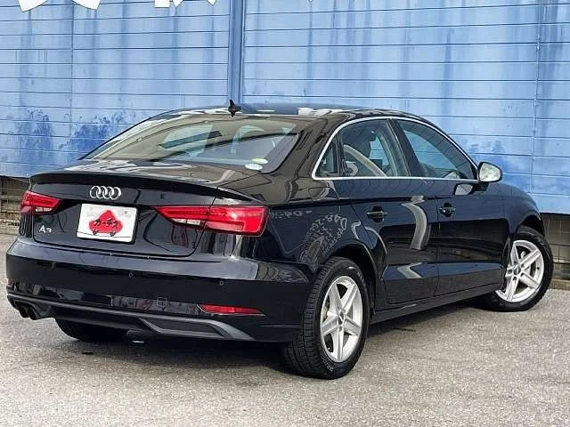 Audi AUDI A3 Sedan 30TFSI photo 3