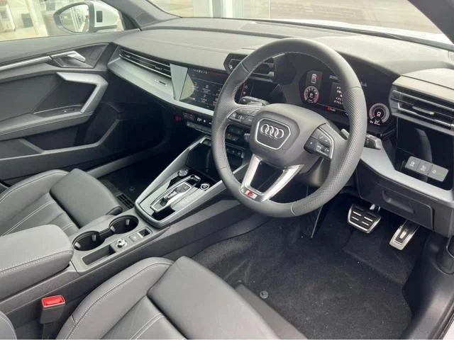 Audi AUDI A3 Sedan 30　TFSI　Sライン photo 2