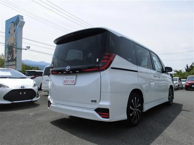 Toyota NOAH HYBRID S−Z photo 4