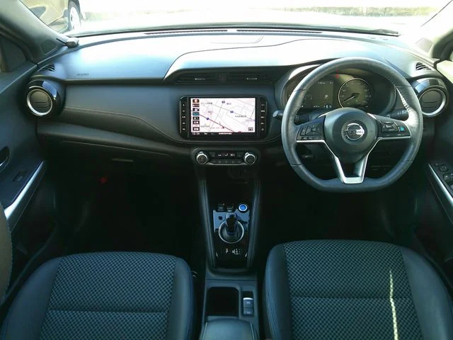 Nissan KICKS X photo 2