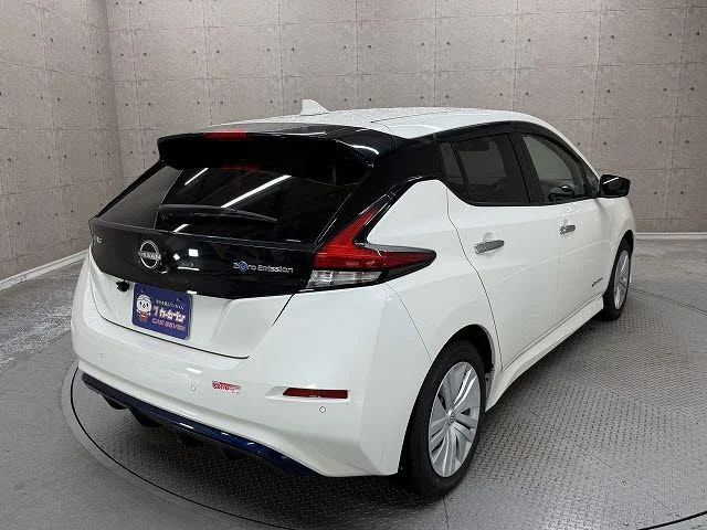 Nissan LEAF S photo 4