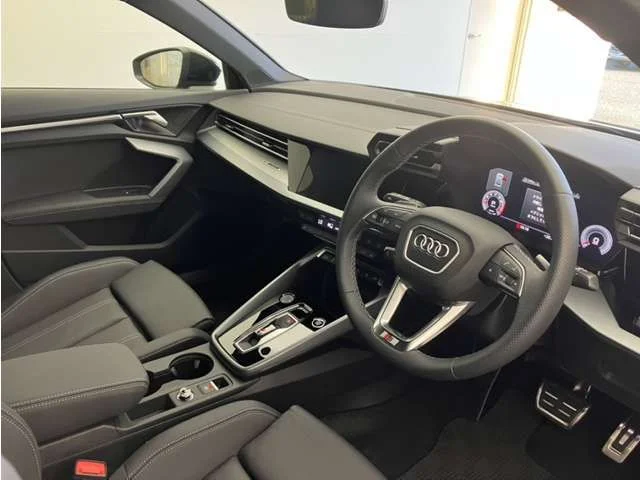 Audi AUDI A3 Sedan 30　TFSI　Sライン photo 2