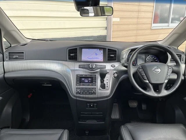 Nissan ELGRAND ライダー黒革Pシート photo 2