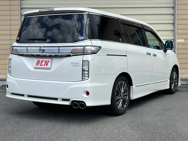 Nissan ELGRAND ライダー黒革Pシート photo 3