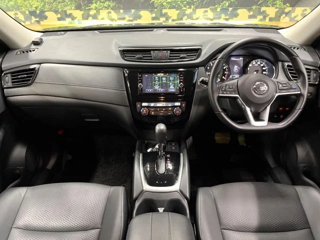 Nissan X-TRAIL 2WD 20Xi photo 2