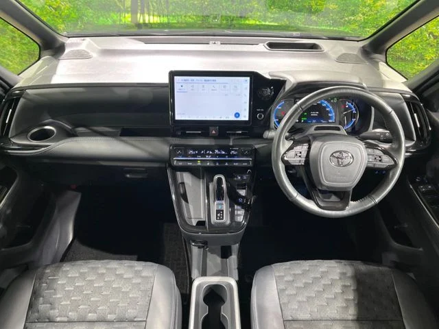 Toyota VOXY HYBRID S−Z photo 2