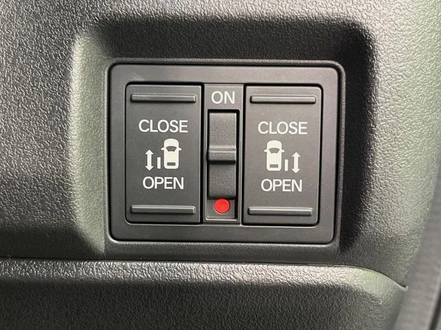 Honda N BOX CUSTOM ベースグレード photo 3