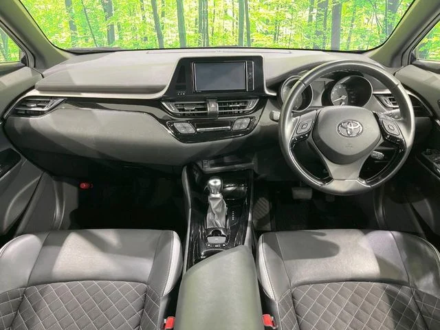 Toyota C-HR G　ハイブリッド　モード　ネロ photo 2