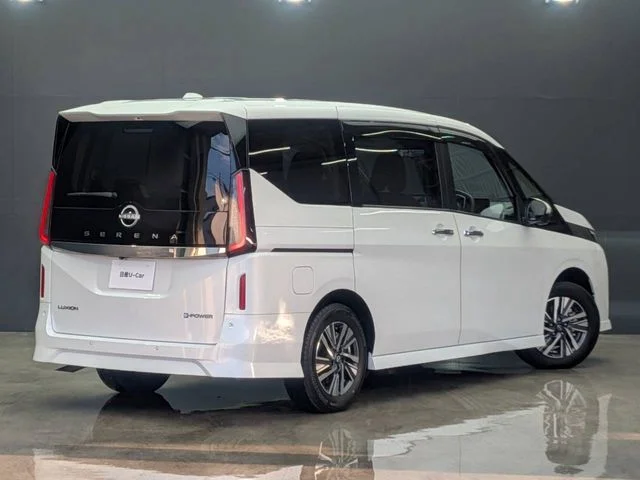 Nissan SERENA WG e−POWER　ルキシオン photo 2