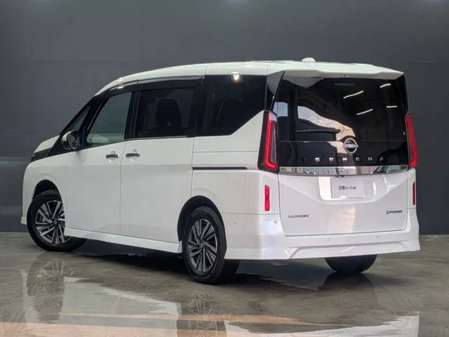 Nissan SERENA WG e−POWER　ルキシオン photo 4