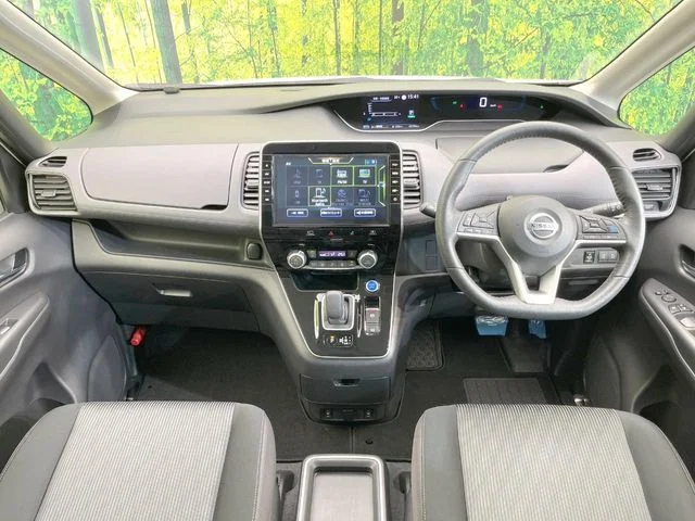 Nissan SERENA WG e−POWER　ハイウェイスター　V photo 2